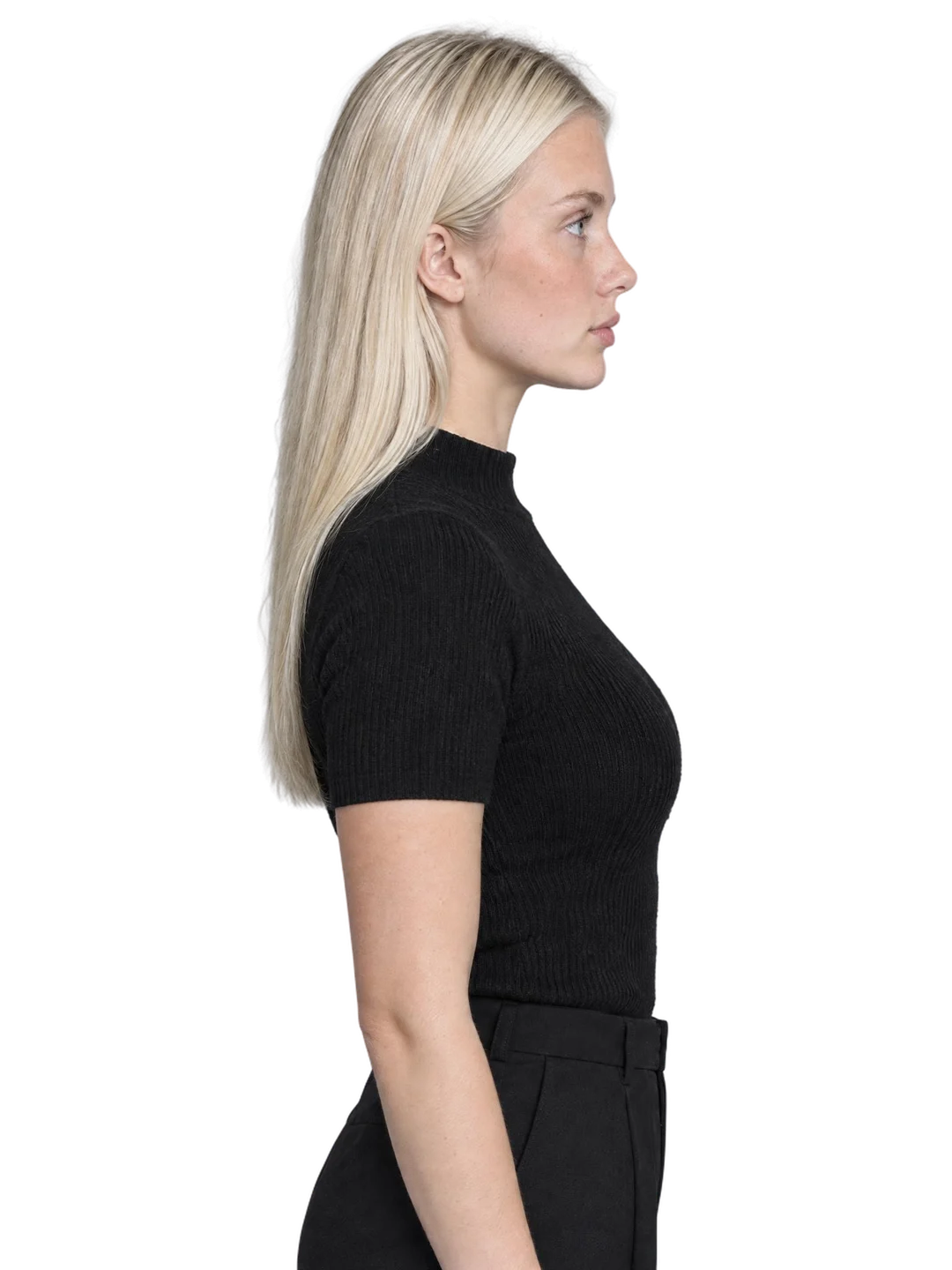 Maja Lindgren, right profile view