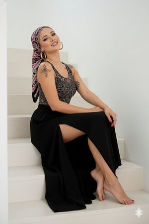 Example image 1 for High-Quality Full-Body Fashion Photograph Prompt