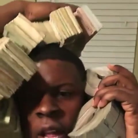 Viral Money Phone Trend AI Video AI photo example 2 created with imageat